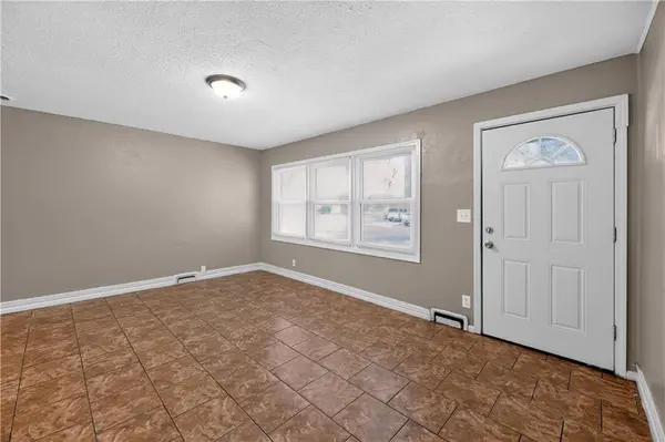 11407 Richmond AVE, Kansas City, MO 64134