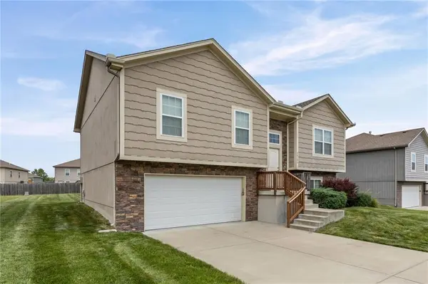 26186 W 141st CT, Olathe, KS 66061