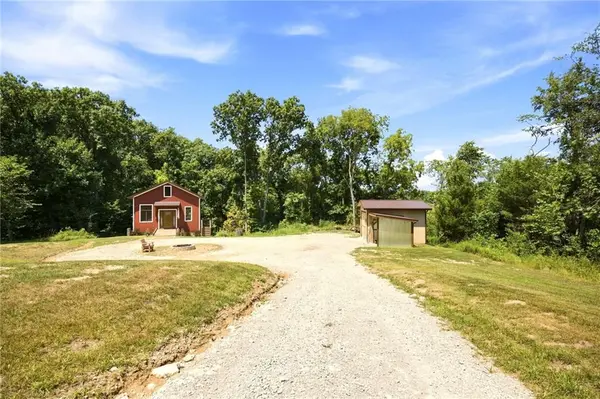 821 W 92 HWY, Smithville, MO 64089