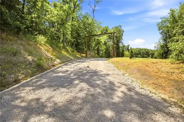 821 W 92 HWY, Smithville, MO 64089