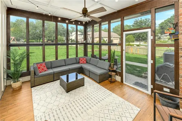 1100 SW 44th ST, Blue Springs, MO 64015