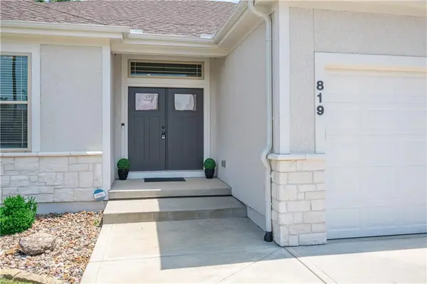 819 Old Paint RD, Raymore, MO 64083