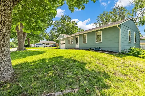 5015 NE 44th ST, Kansas City, MO 64117