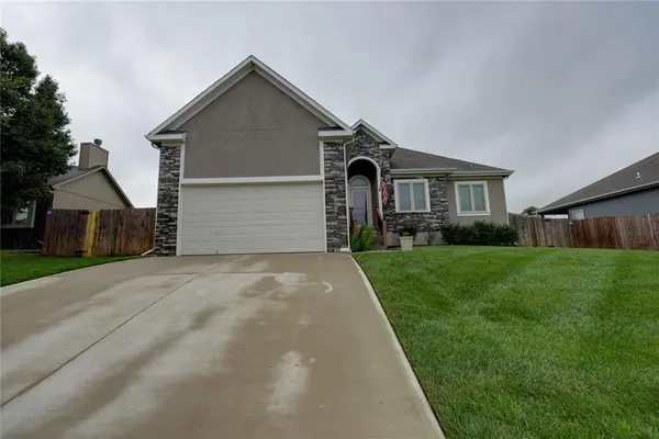 1115 SW 8th ST, Oak Grove, MO 64075
