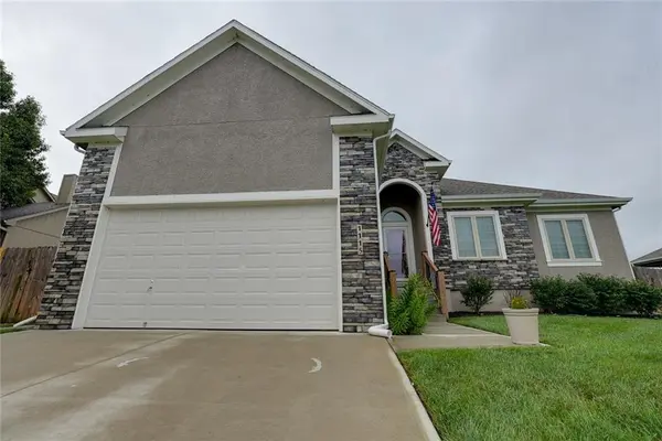 1115 SW 8th ST, Oak Grove, MO 64075
