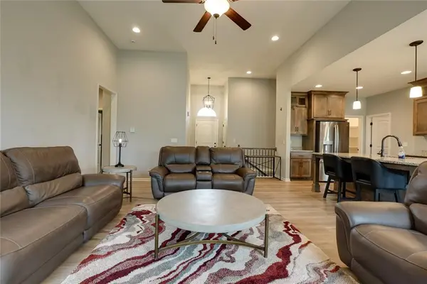 1115 SW 8th ST, Oak Grove, MO 64075