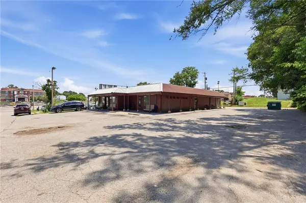 1607 Little AVE, Grandview, MO 64030