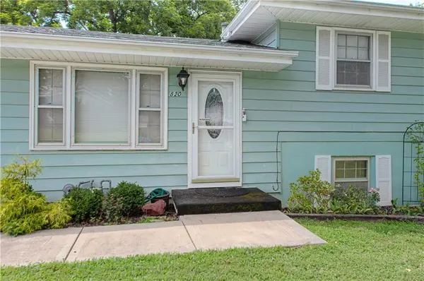 820 S Main ST, Liberty, MO 64068