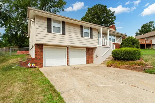 2404 Viking DR, Independence, MO 64057