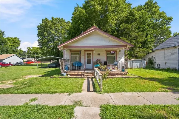 243 E 5th AVE, Garnett, KS 66032