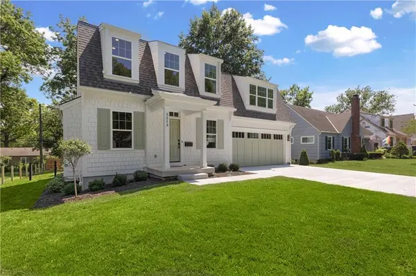 5213 W 70th TER, Prairie Village, KS 66208