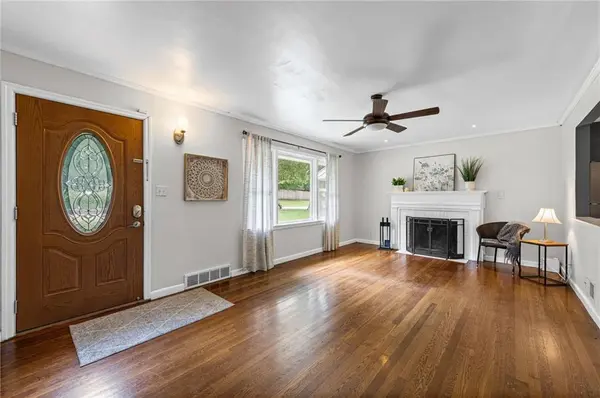 6814 W 73rd ST, Overland Park, KS 66204