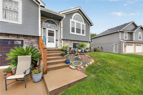 1206 Wildwood ST, Leavenworth, KS 66048