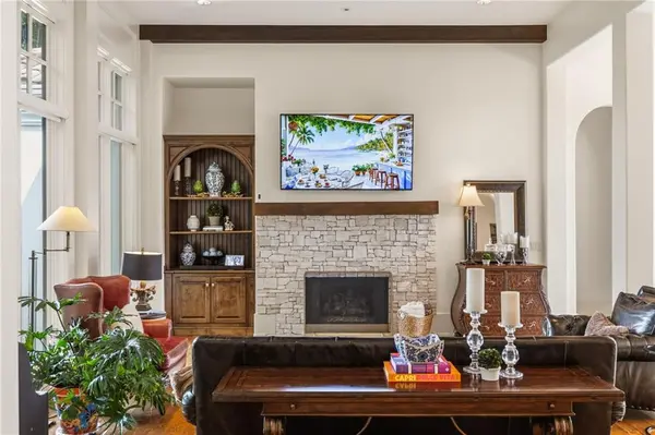 3240 W 138th TER, Leawood, KS 66224