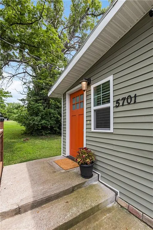 5701 E 56th ST, Kansas City, MO 64130