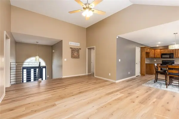1019 NW 91st TER, Kansas City, MO 64155