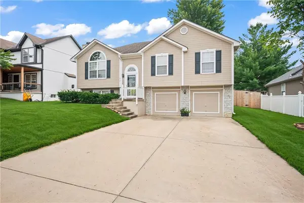 612 NE Cumberland DR, Blue Springs, MO 64014