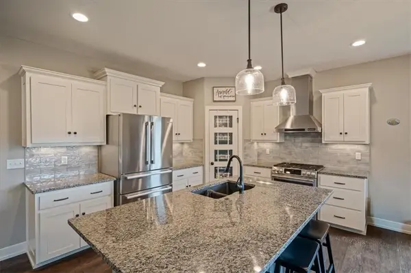 7365 N Lamar DR, Kansas City, MO 64152