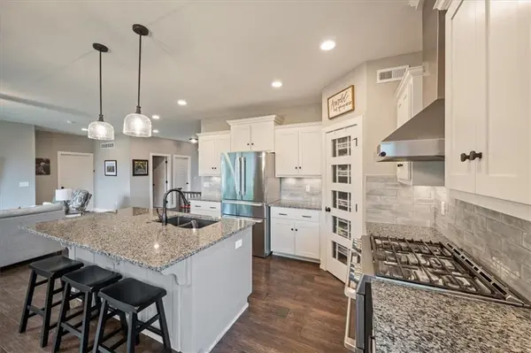 7365 N Lamar DR, Kansas City, MO 64152