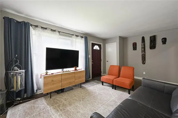 8604 E 53rd TER, Kansas City, MO 64129