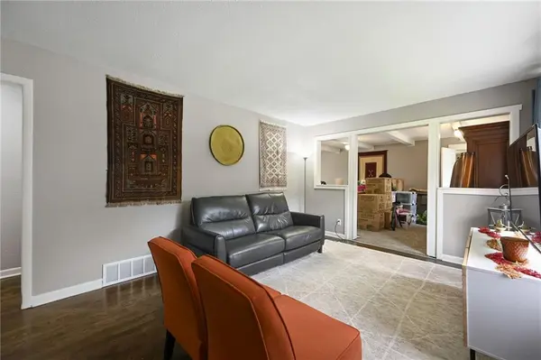8604 E 53rd TER, Kansas City, MO 64129
