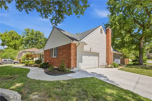 9239 Switzer RD, Overland Park, KS 66214