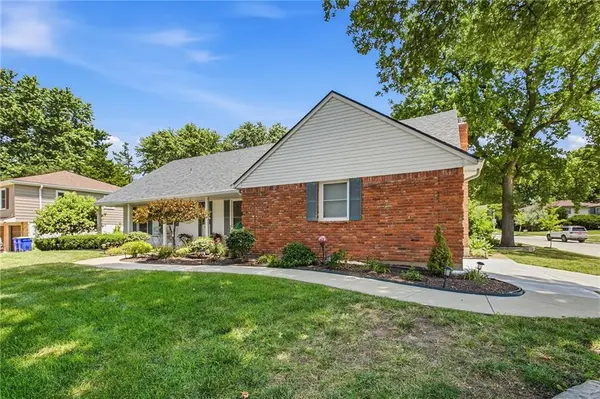 9239 Switzer RD, Overland Park, KS 66214