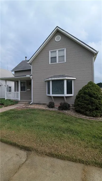 609 Pottawatomie ST, Hiawatha, KS 66434