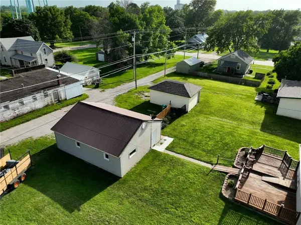609 Pottawatomie ST, Hiawatha, KS 66434