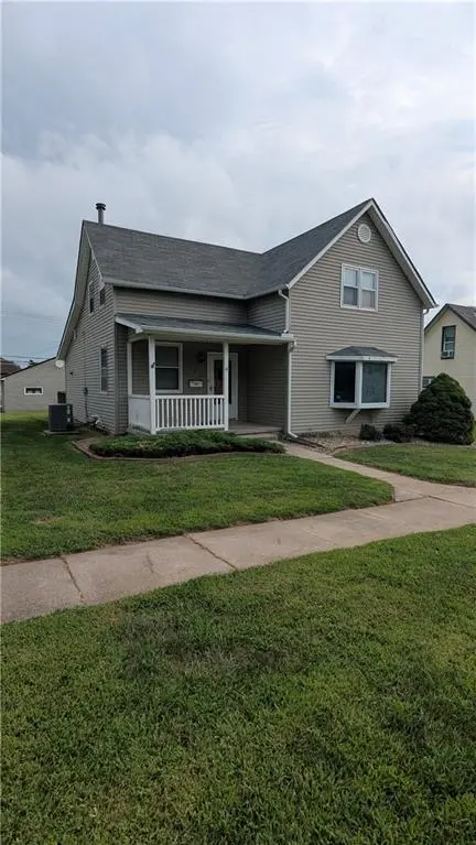 609 Pottawatomie ST, Hiawatha, KS 66434