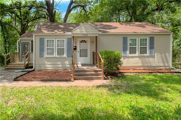 9248 McGee ST, Kansas City, MO 64114