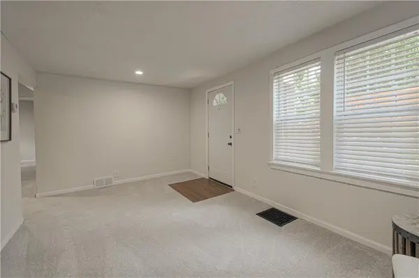 9248 McGee ST, Kansas City, MO 64114