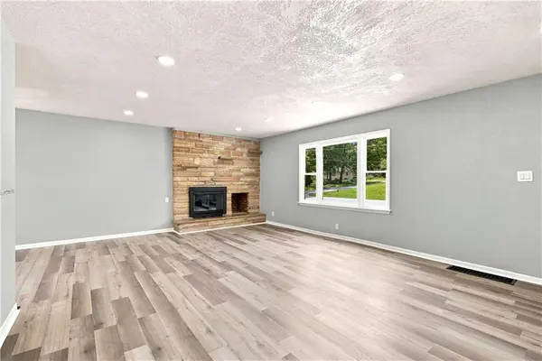 1347 S Hocker AVE, Independence, MO 64055