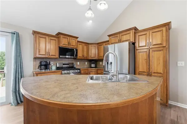 10220 N Lewis AVE, Kansas City, MO 64157