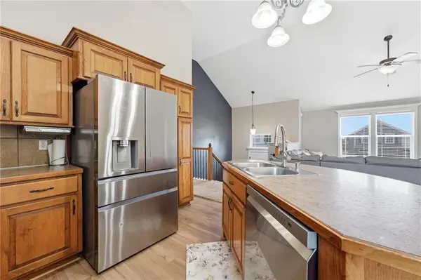 10220 N Lewis AVE, Kansas City, MO 64157
