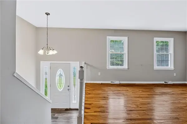 15 Circle DR, Warrensburg, MO 64093