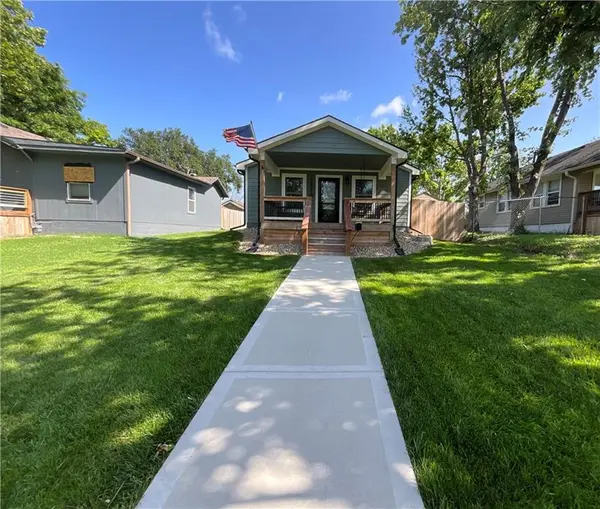 1118 Pacific AVE, Osawatomie, KS 66064