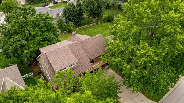 205 NE Noeleen LN, Lee's Summit, MO 64086