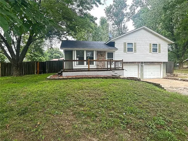 112 Sharon LN, Garden City, MO 64747