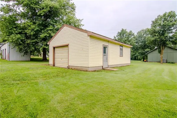 103 8th ST, Garden City, MO 64747