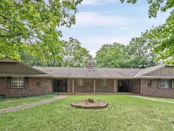541 E 101st TER, Kansas City, MO 64131