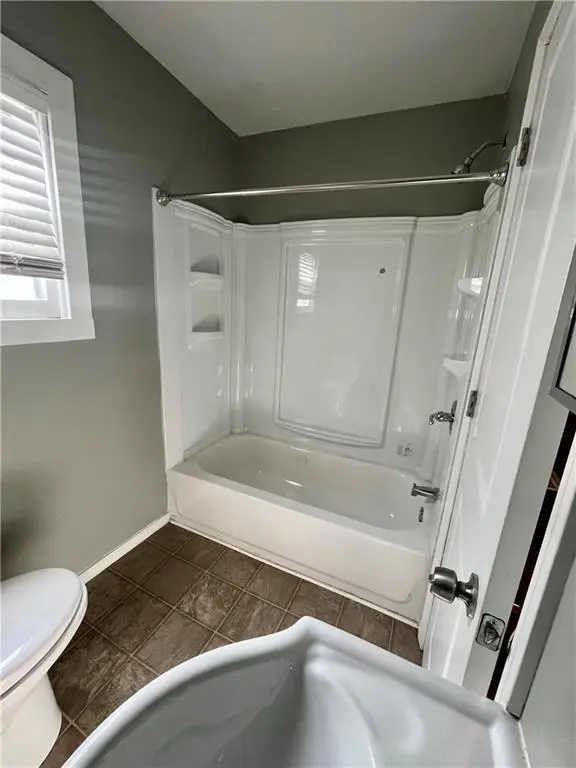 905 S 22nd ST, St Joseph, MO 64507