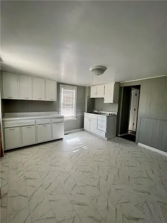 905 S 22nd ST, St Joseph, MO 64507