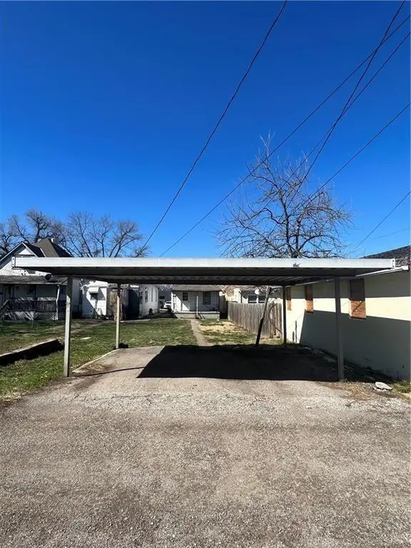 905 S 22nd ST, St Joseph, MO 64507