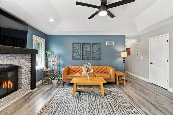 411 SE Claremont ST, Lee's Summit, MO 64063