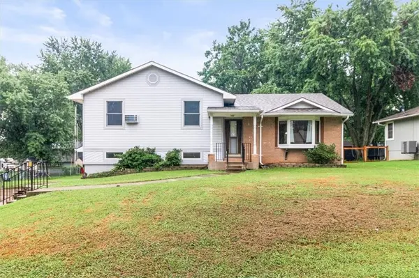 703 E Maple ST, Archie, MO 64725