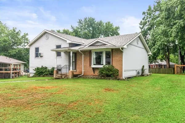 703 E Maple ST, Archie, MO 64725