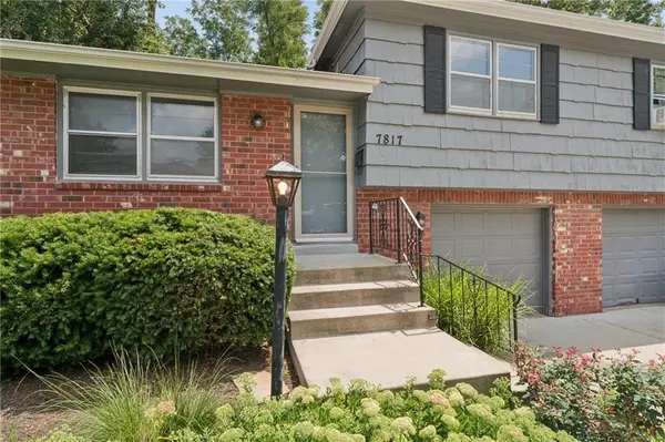 7817 England DR, Overland Park, KS 66204