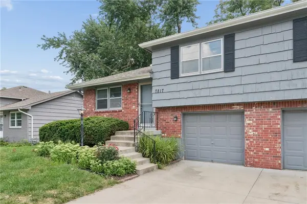 7817 England DR, Overland Park, KS 66204