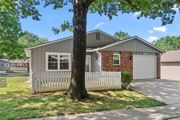 11327 W 77TH TER, Overland Park, KS 66214